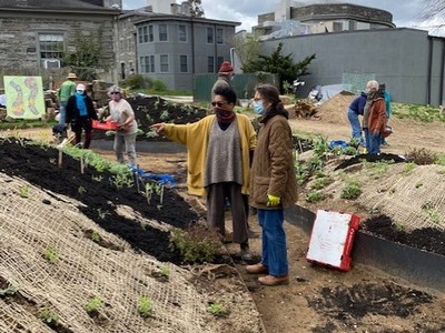 Syd Carpenter and volunteers on planting day, April 17, 2021 (Image courtesy of Stephane Rowley) 