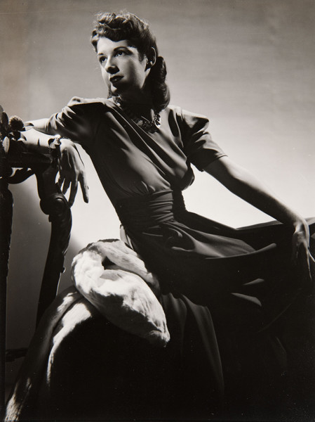 Severo Antonelli: The Model- Chaise (c. 1940) Silver print