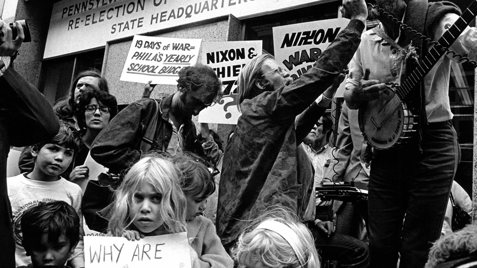 Pete Seeger outside the Nixon Campaign Headquarters, Philadelphia, 1972