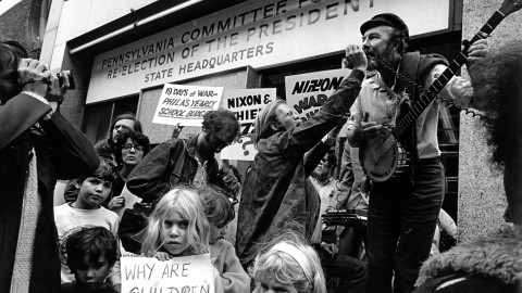 "Pete Seeger outside the Nixon Campaign Headquarters, Philadelphia," 1972 by Harvey Finkle (Courtesy of the artist)